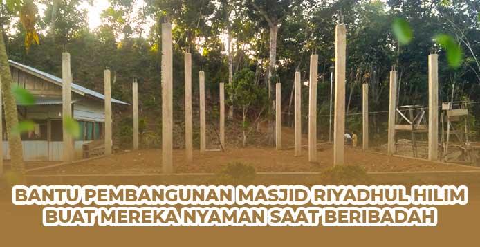 Banner program Selesaikan Pembangunan Masjid Riyadhul Hilim