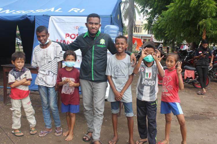Banner program Bantu Ribuan Korban Erupsi Gunung Ile NTT