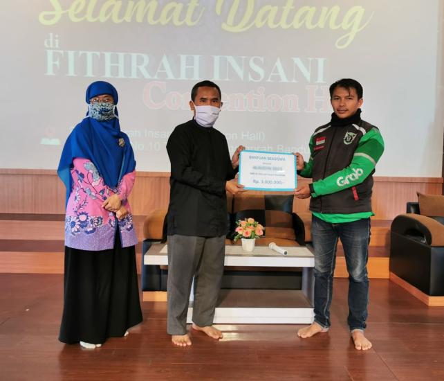 Banner program Yuk kita bantu mereka biar tidak putus sekolah