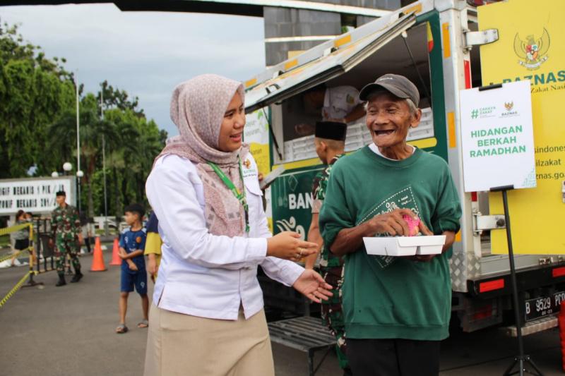 Banner program Hadirkan Senyuman dengan Berbagi Makanan