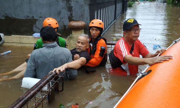 Gambar banner Darurat, Ayo Bantu Korban Banjir di Jabodetabek
