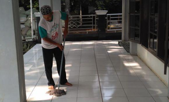 Banner program Bantu Marbot Masjid al  Hidayah untuk umroh