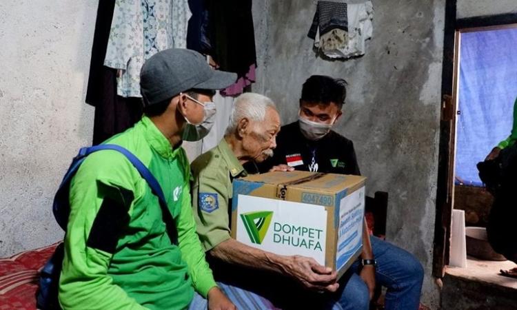 Banner program Tebar Sembako Untuk Mereka Yang Terkena Dampak Pandemi