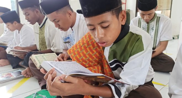 Gambar banner Bantu Syarif dan 39 Temannya Terus Menghafal Quran Gambar banner Bantu Syarif dan 39 Temannya Terus Menghafal Quran
