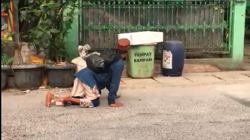 Gambar banner Perjuangan Ustadz Egi, Penyandang Disabilitas yang Terus Berdakwah Untuk Mengabdi pada Umat