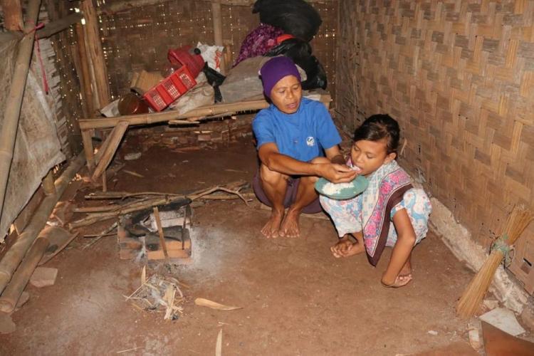Gambar banner Alirkan Pahala, Bantu Ibu Hidupi Putri Yatimnya