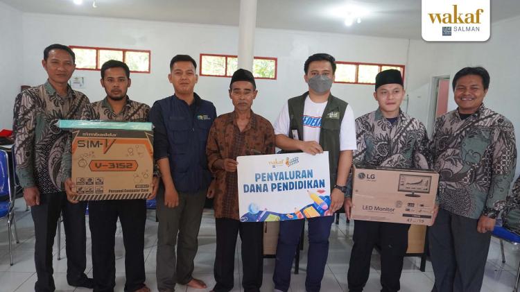 Gambar banner Bantu Sebarkan Ilmu Untuk Sesama