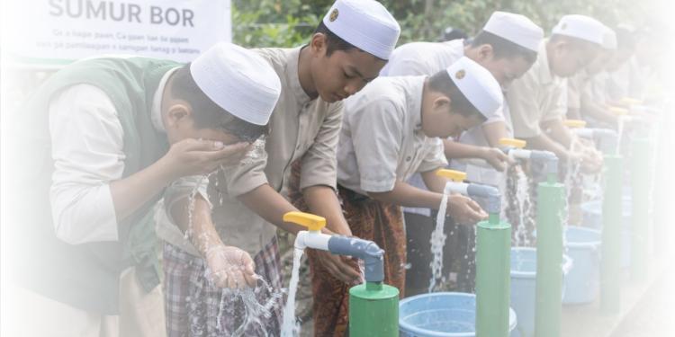 Gambar banner SEDEKAH AIR SUMUR BOR UNTUK PESANTREN DAN MASYARAKAT PEDALAMAN