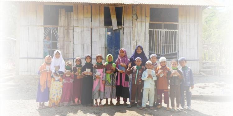 Gambar banner SEDEKAH AL QURAN UNTUK SANTRI DAN MASJID PEDALAMAN