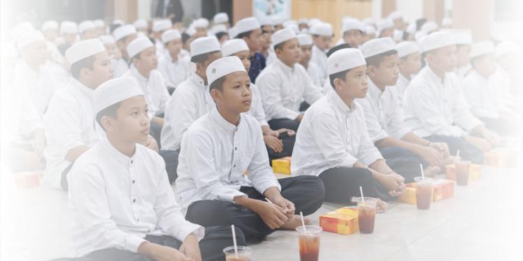 Gambar banner SEDEKAH AIR SUMUR BOR UNTUK PESANTREN DAN MASYARAKAT PEDALAMAN