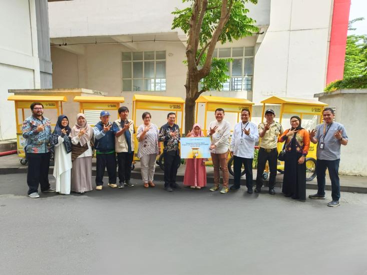 Banner Info Terbaru Wakaf Warrior Salurkan Gerobak Usaha untuk UMKM dari Hasil CWLD