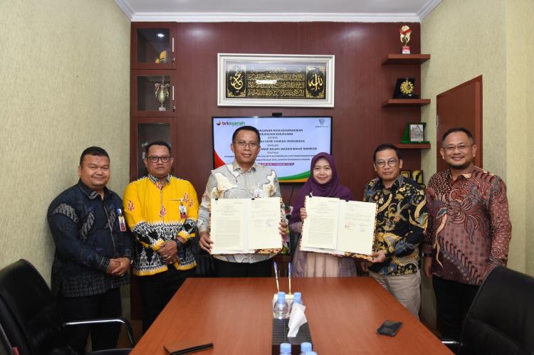 Banner Info Terbaru Wakaf Warrior dan BRK Syariah Tandatangani MoU dan Perjanjian Kerja Sama Induk CWLD untuk Perkuat Ekosistem Wakaf Uang Nasional